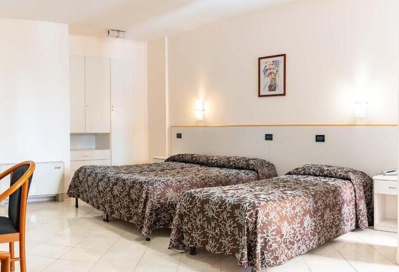 اتاق استاندارد چهار تخته, Marinella