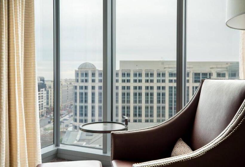 Executive Suite met Kingsize Bed, Marriott Marquis Washington, Dc