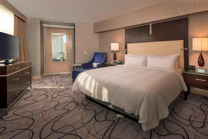 Club Room King Bed, Marriott Marquis Washington, Dc