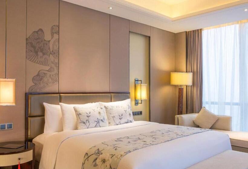 سوئیت اجرایی با تخت کینگ, Pullman Weifang