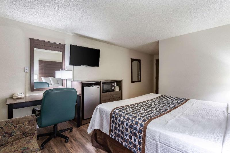 اتاق استاندارد با تخت بزرگ, Rodeway Inn
