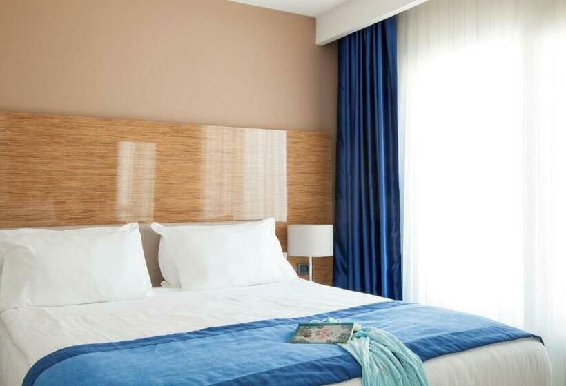 Club Room Sea View, Bellazure