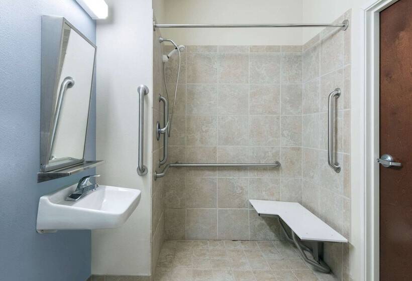 Suite Adapted for people with reduced mobility, Microtel Inn & Suites By Wyndham Baton Rouge Airport