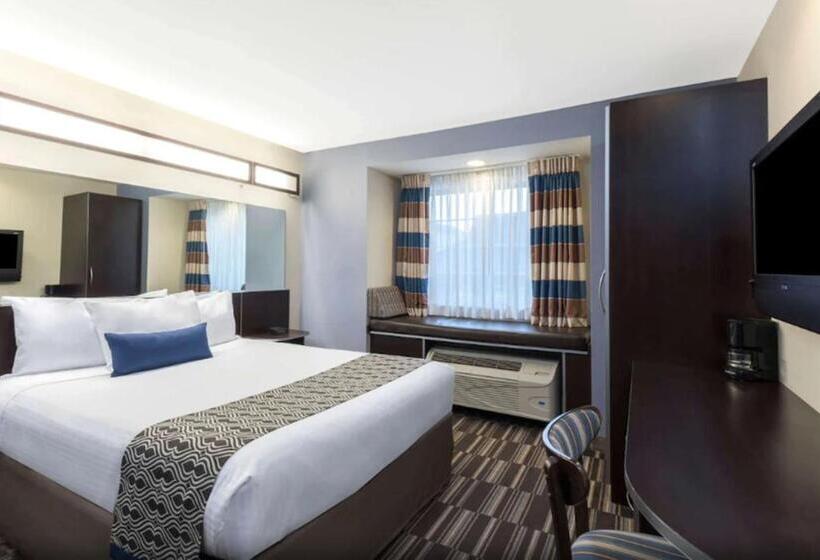 Standard Room Adapted for people with reduced mobility, Microtel Inn & Suites By Wyndham Baton Rouge Airport