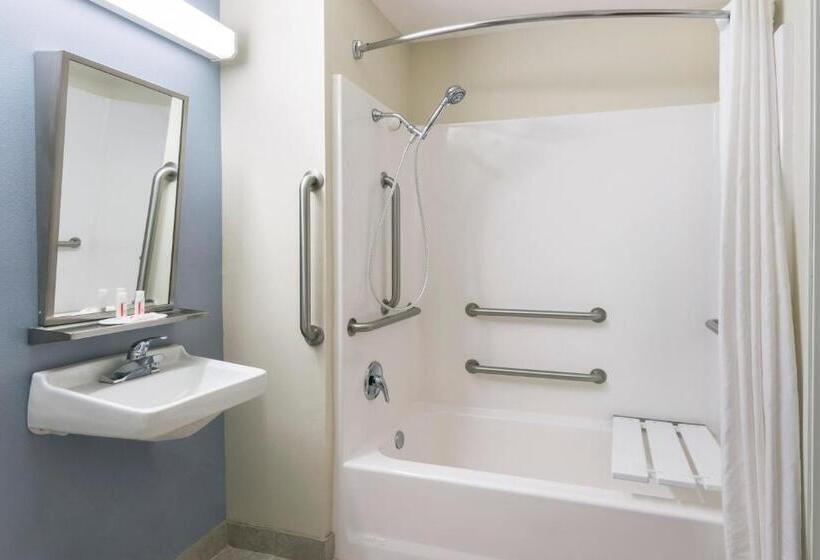 Suite Adapted for people with reduced mobility, Microtel Inn & Suites By Wyndham Baton Rouge Airport