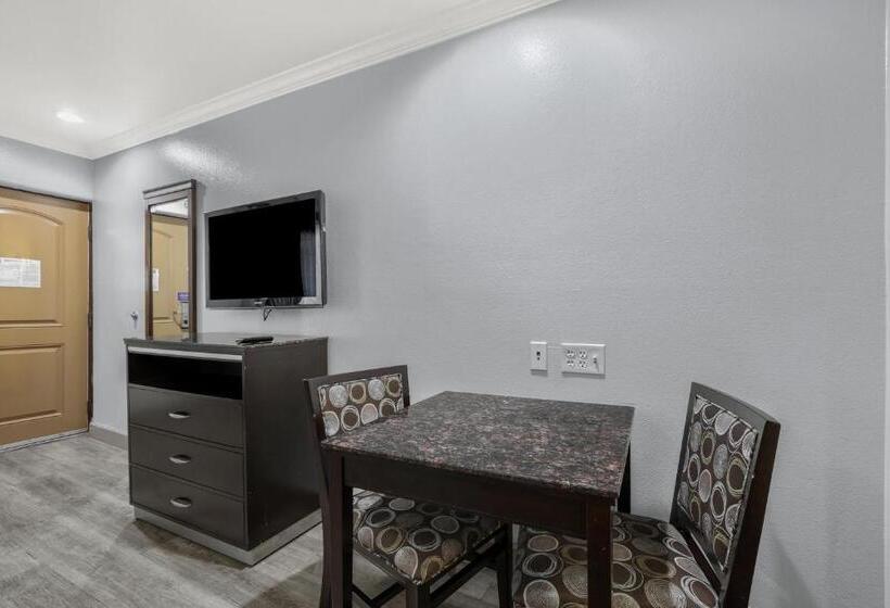 اتاق لوکس چهار تخته, Motel 6 Carlsbad, Ca North