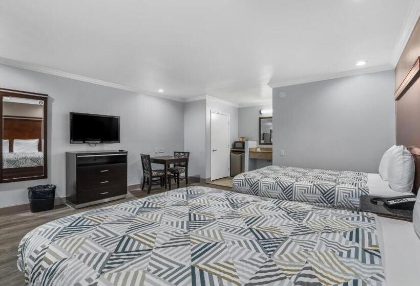 اتاق لوکس چهار تخته, Motel 6 Carlsbad, Ca North