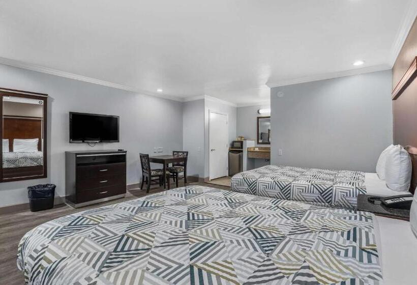 اتاق لوکس چهار تخته, Motel 6 Carlsbad, Ca North
