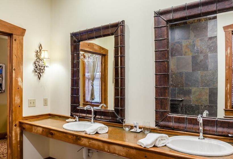 اتاق کلاب, The Inn At Leola Village, A Historic Hotel Of America