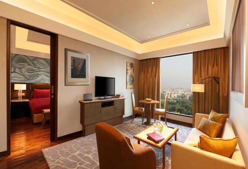 Suite Deluxe, The Leela Ambience Convention Hotel Delhi
