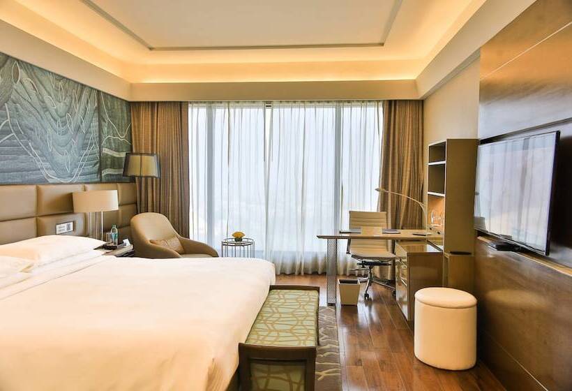Premium Room, The Leela Ambience Convention Hotel Delhi