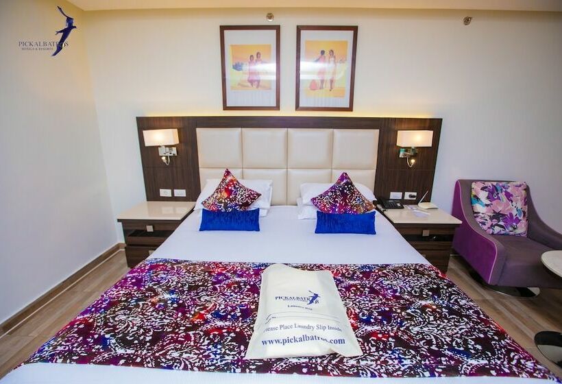 سوییت جونیور با چشم‌انداز استخر, Pickalbatros White Beach Resort  Hurghada