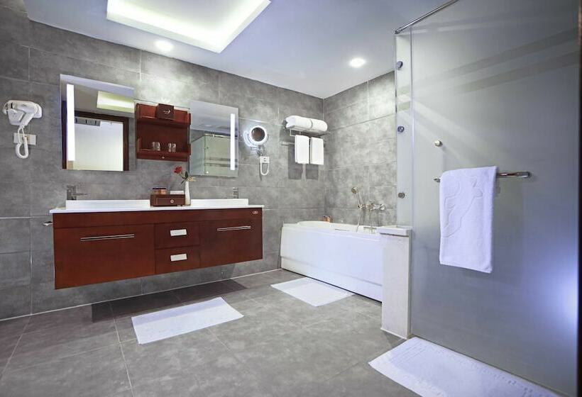 اتاق لوکس با چشم‌انداز دریا, Pickalbatros White Beach Resort  Hurghada