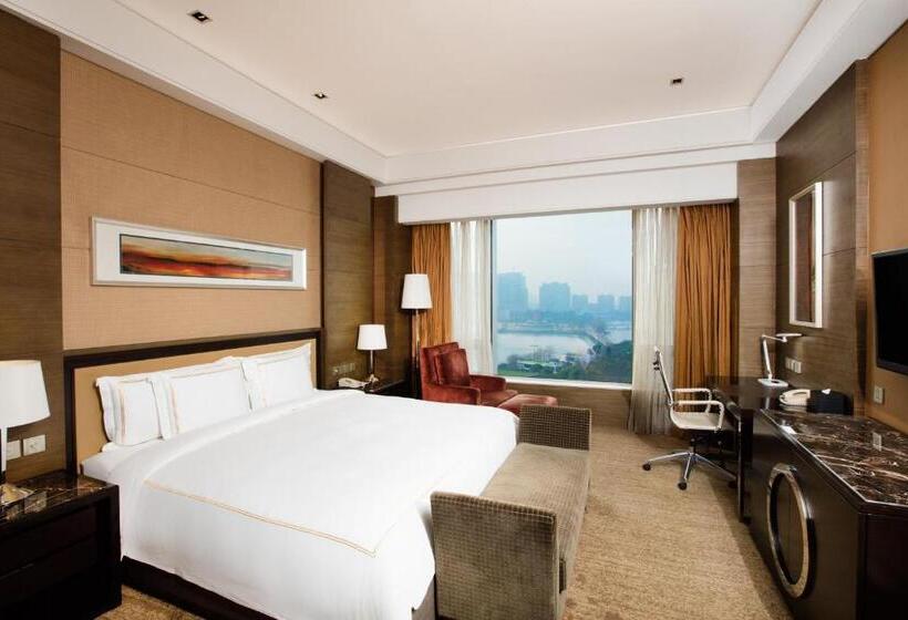 اتاق استاندارد با چشم‌انداز دریاچه, Crowne Plaza Nanjing Jiangning