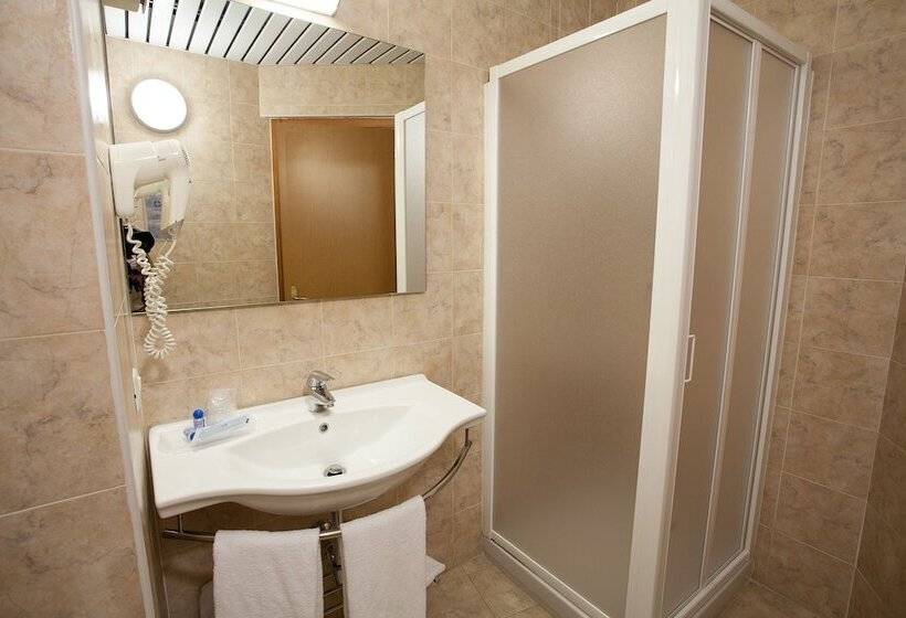 اتاق استاندارد سه نفره, Esperia
