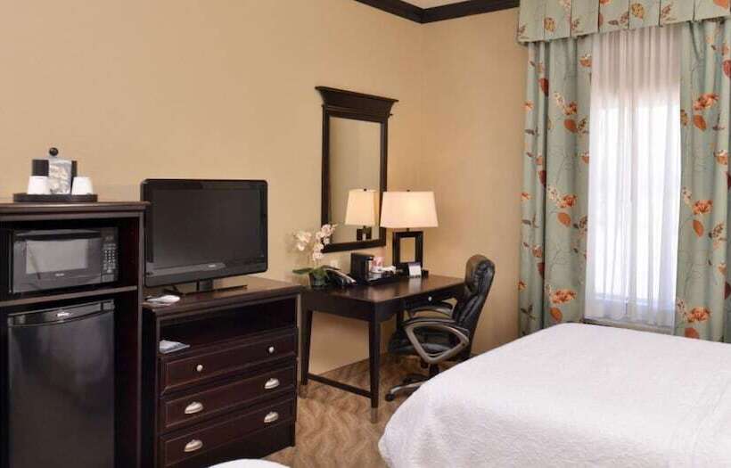 Standard Room Adapted for people with reduced mobility, Hampton Inn Van Horn