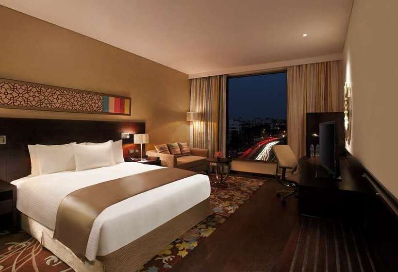 Büyük Çift Kişilik Yataklı Executive Oda, Hilton Jaipur
