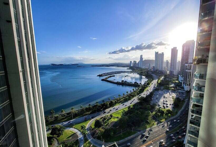 Premium Room Sea View, Hilton Panama City