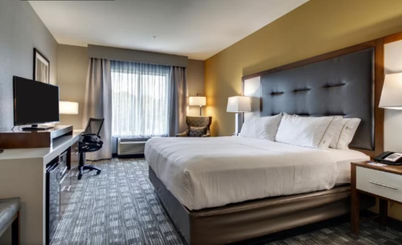 اتاق استاندارد با تخت بزرگ برای معلولان, Holiday Inn Express Hotel & Suites Albany By Ihg