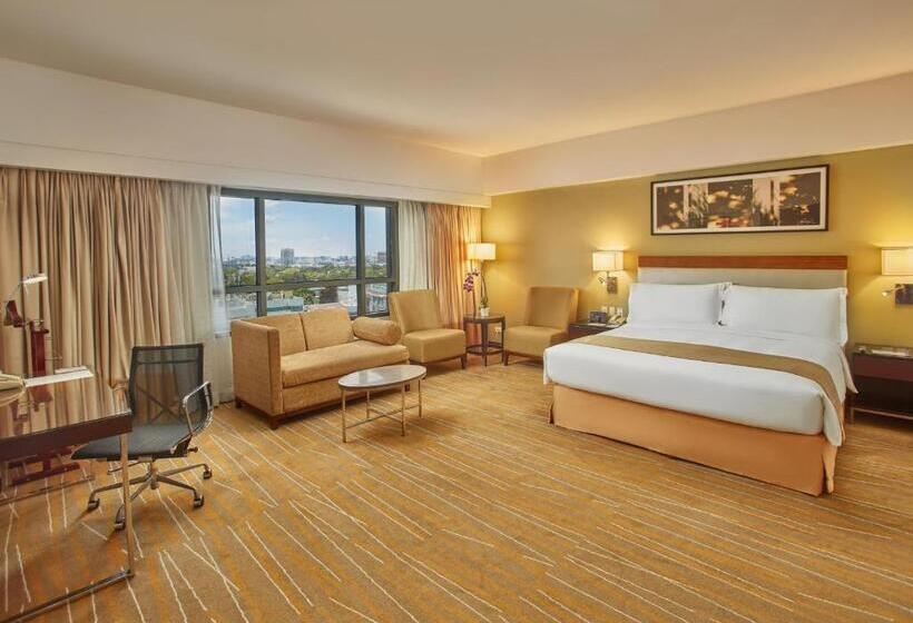 Suite Lit King, Holiday Inn & Suites Makati