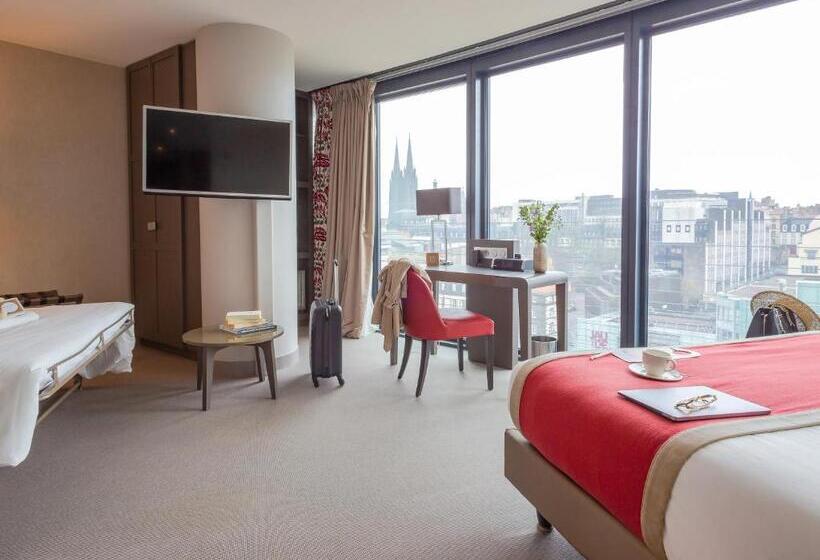 جناح جونيور, Mercure Clermont Ferrand Centre Jaude