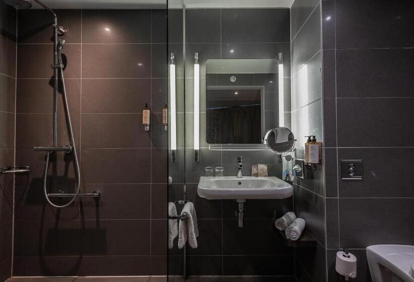 جناح جونيور, Mercure Clermont Ferrand Centre Jaude