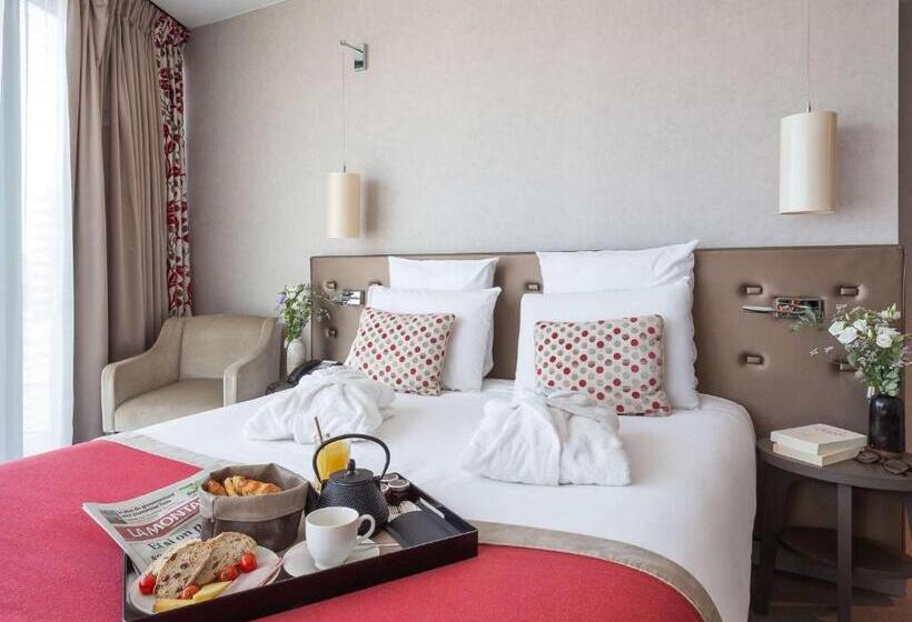 جناح جونيور, Mercure Clermont Ferrand Centre Jaude