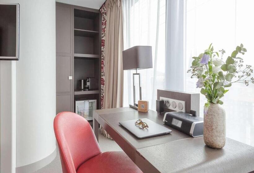 جناح جونيور, Mercure Clermont Ferrand Centre Jaude