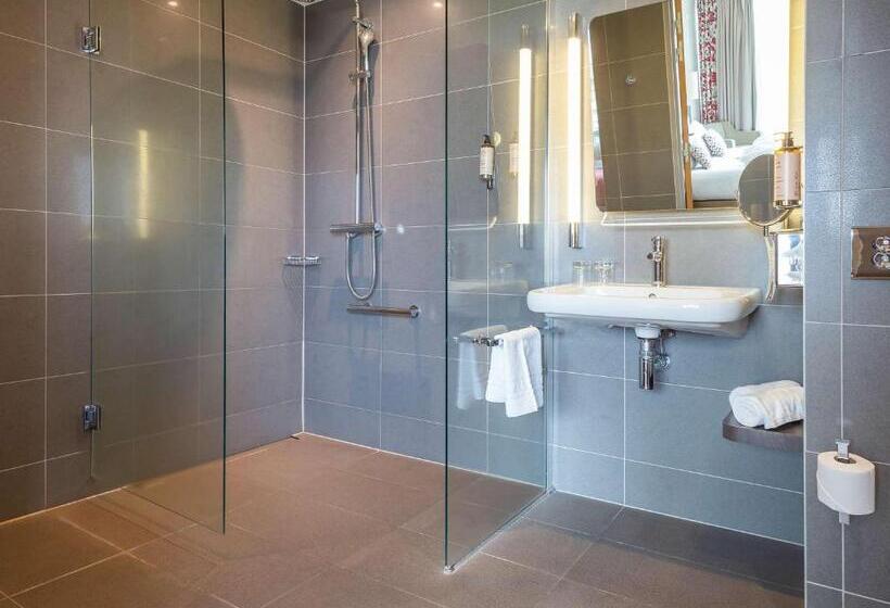 جناح جونيور, Mercure Clermont Ferrand Centre Jaude