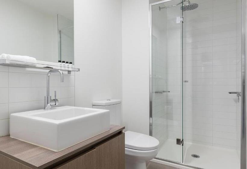 استودیوی استاندارد, Oaks Melbourne On William Suites