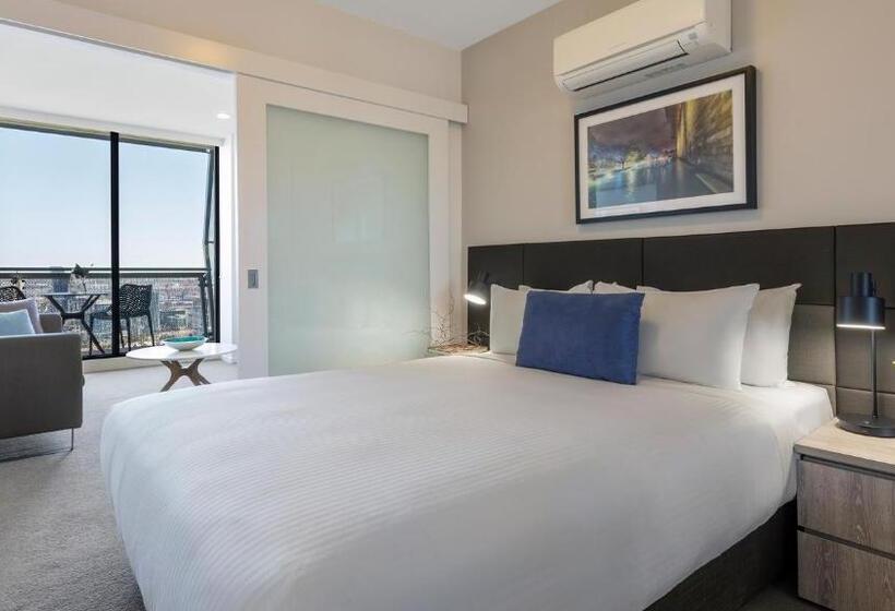 1 Bedroom Apartment, Oaks Melbourne On William Suites