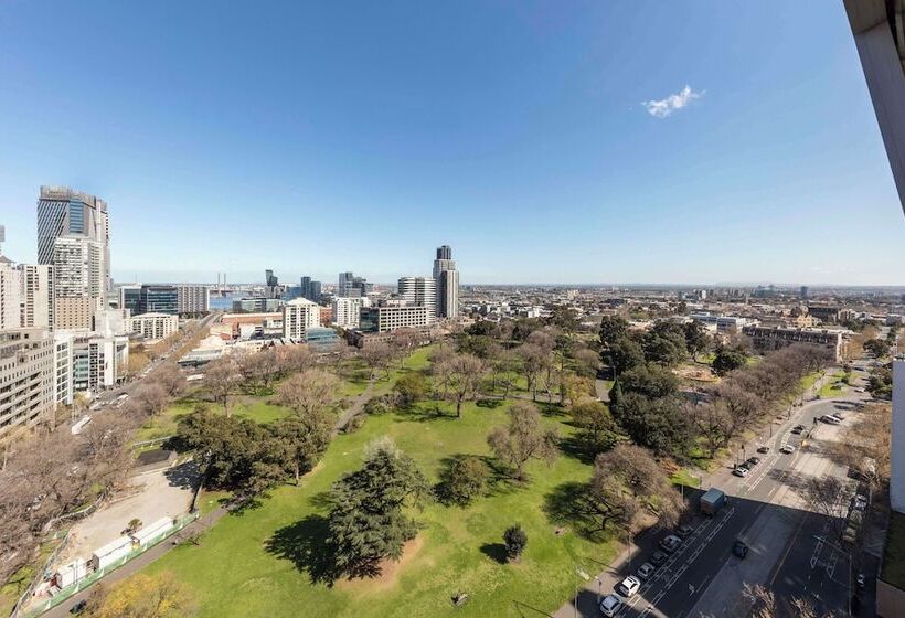 Standard Studio Park View, Oaks Melbourne On William Suites