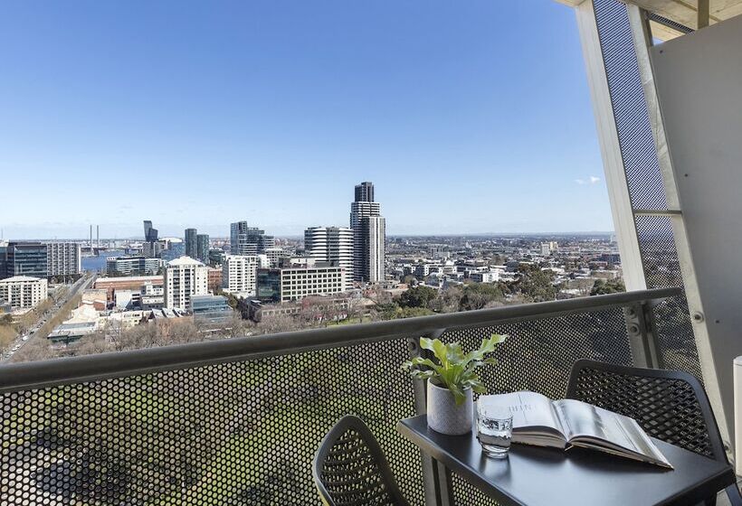 Standard Studio Park View, Oaks Melbourne On William Suites