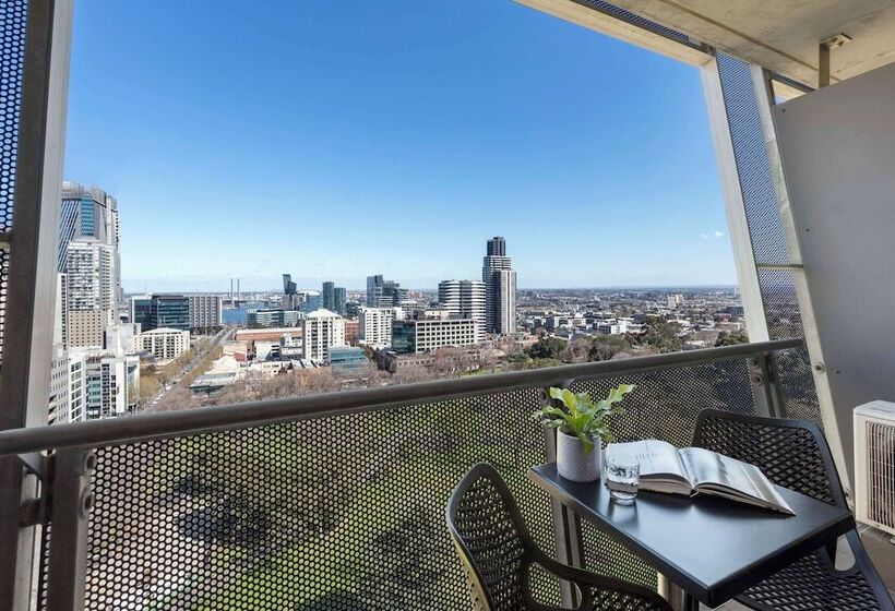 Standard Studio Park View, Oaks Melbourne On William Suites