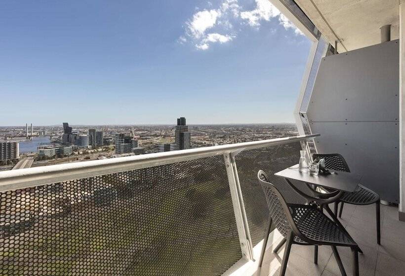 1 Bedroom Apartment, Oaks Melbourne On William Suites