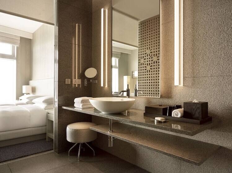اتاق استاندارد با تخت دوبل و چشم‌انداز دریا, Park Hyatt Busan