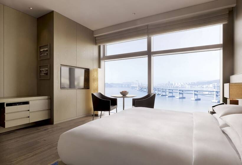 اتاق استاندارد با تخت دوبل و چشم‌انداز دریا, Park Hyatt Busan
