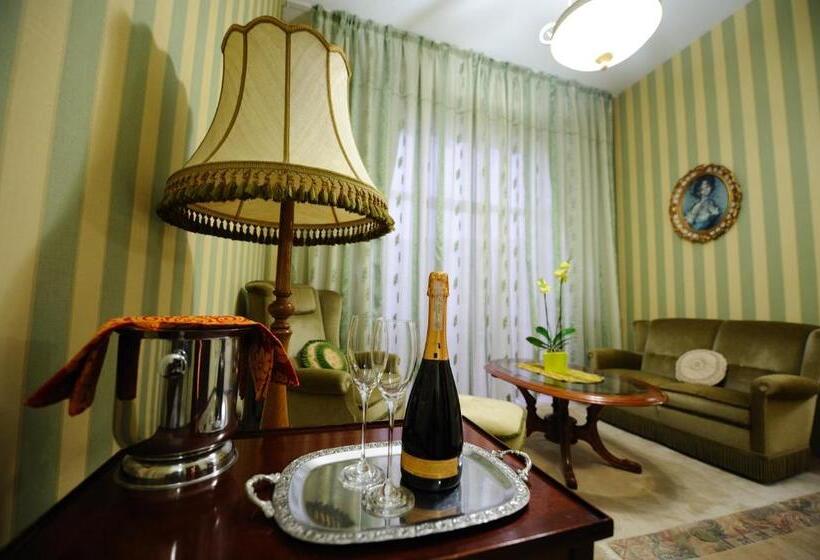 سوییت, Royal Craiova