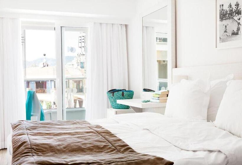 اتاق اساندارد با چشم‌انداز جانبی به دریا, The Beachfront Hotel Adult Only 16 Plus