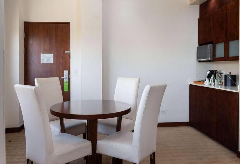 带大床的小型套房, Wyndham Garden San Jose Escazu, Costa Rica