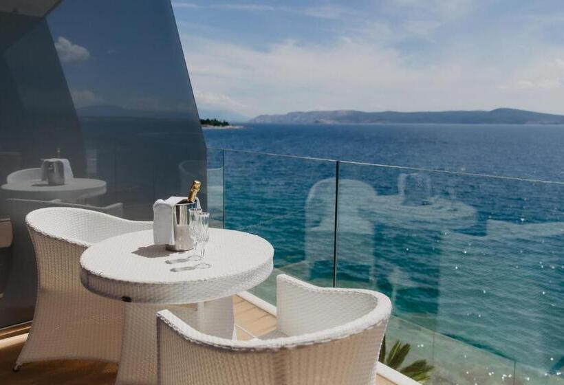 اتاق سوپریور با چشم‌انداز دریا و بالکن, Luxury Hotel Amabilis