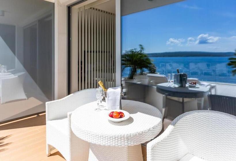 اتاق لوکس با چشم‌انداز دریا, Luxury Hotel Amabilis