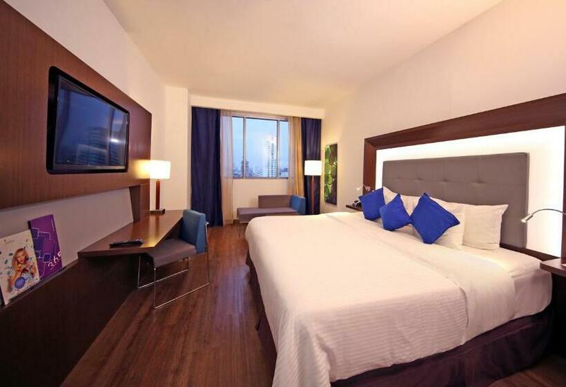 Superior Room King Size Bed, Novotel Panama City