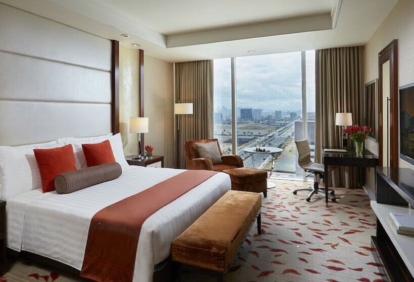 Deluxe Room City View, Solaire Resort Entertainment City