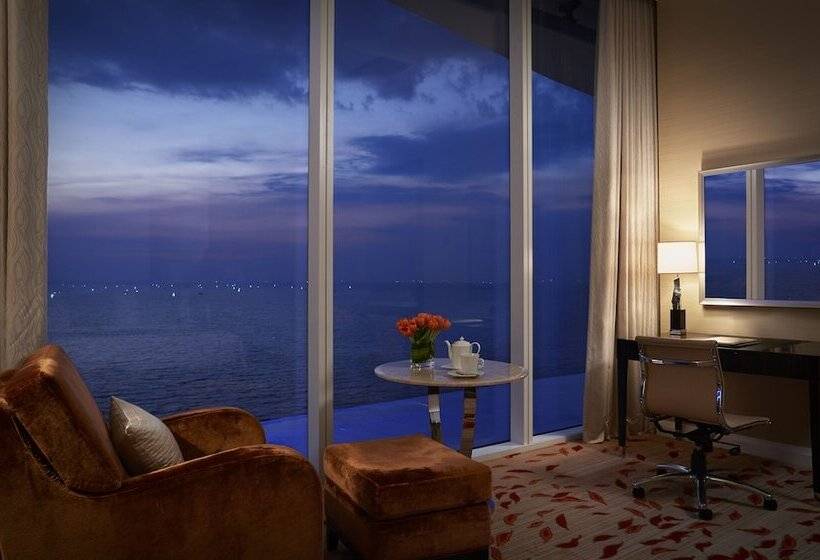 Deluxe Room with Views, Solaire Resort Entertainment City