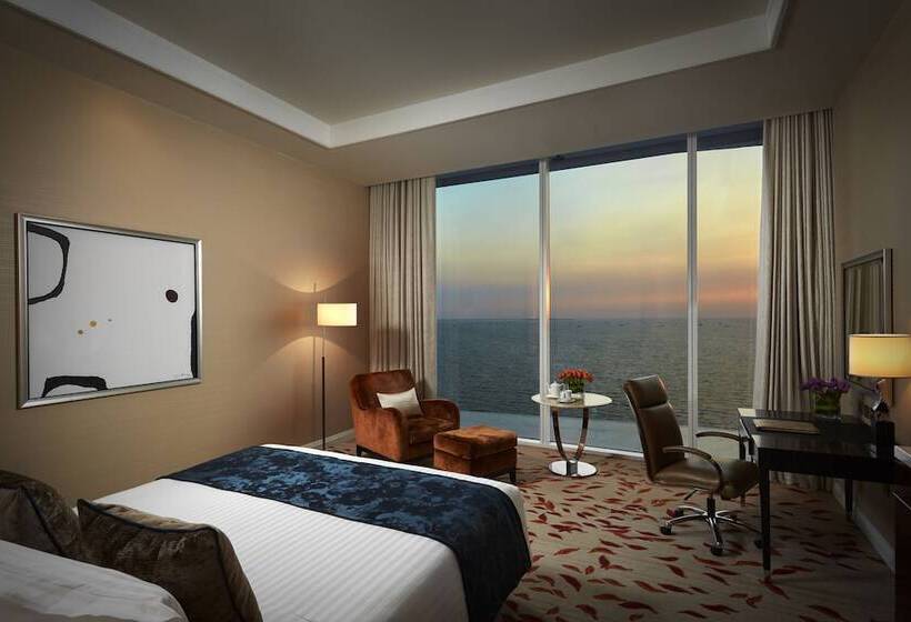 Deluxe Room with Views, Solaire Resort Entertainment City