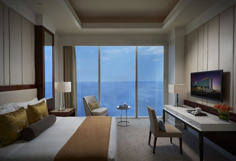 Suite, Solaire Resort Entertainment City