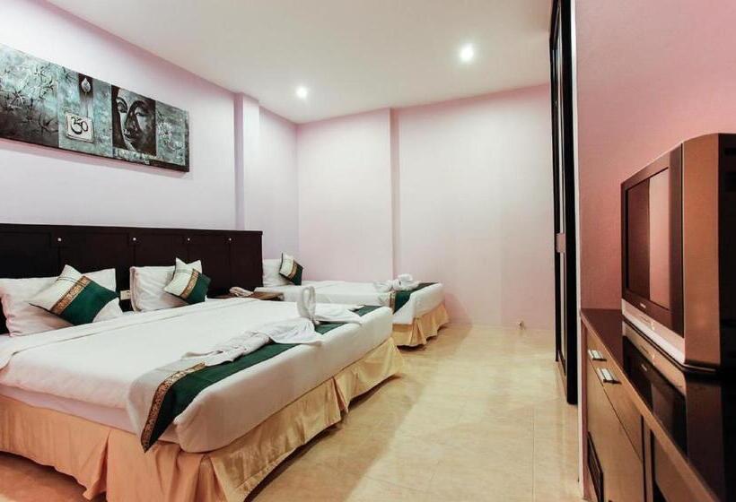 اتاق سوپریور سه تخته, U Sabai Living