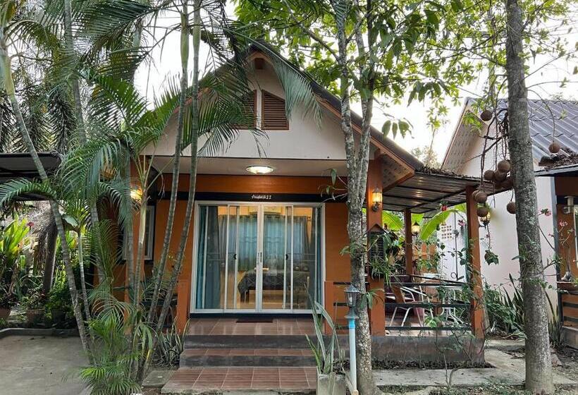 اتاق لوکس با بالکن, Bansuan Sangtawan Resort