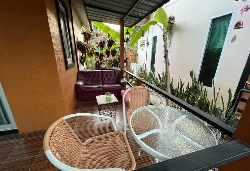 اتاق لوکس با بالکن, Bansuan Sangtawan Resort